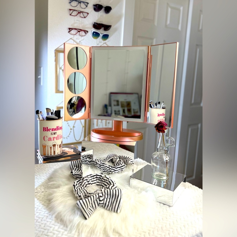 Mirrorvana Cosmetic Mirror